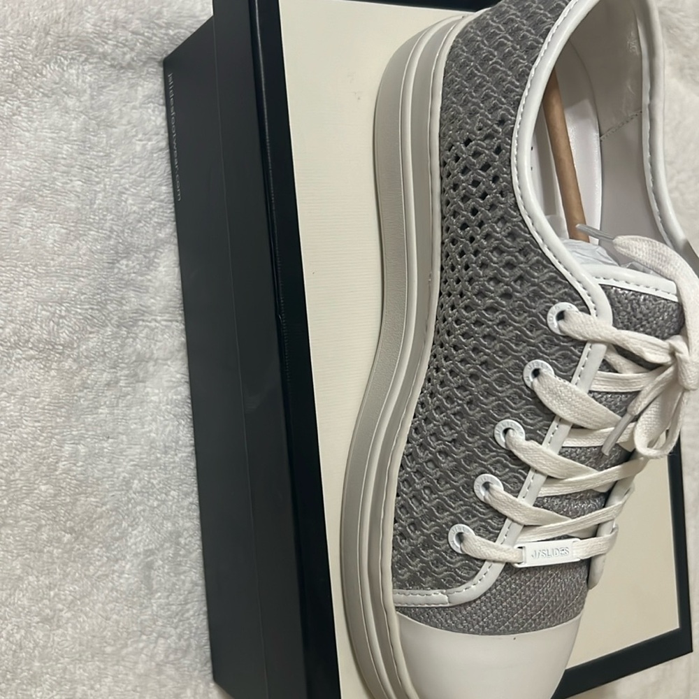 J/Slides Natasha Platform Sneaker Light Grey Crochet Lace Up Low-Top 8 1/2 M NEW - Picture 1 of 3